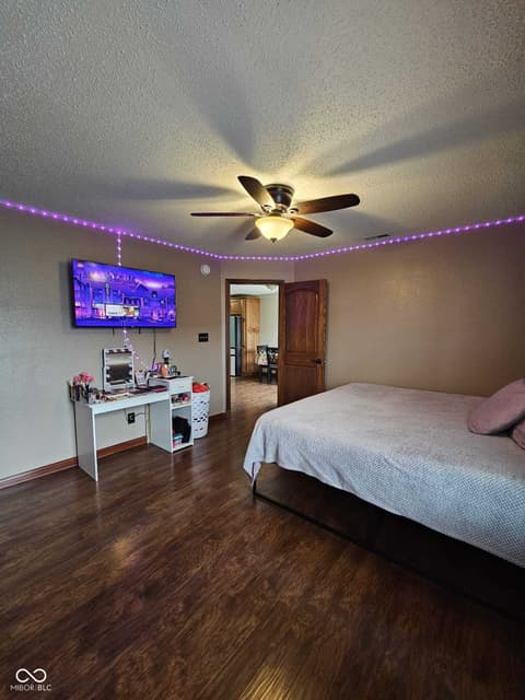 Walk In Closets — 5406 Cradle River Court, Indianapolis, IN