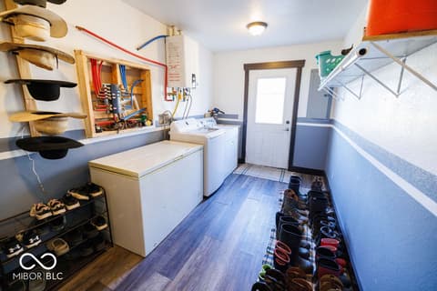 Laundry room at 14154 Defore Road, Coal City, IN