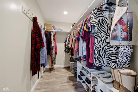 Walk In Closets — 2594 E Traction Road, Crawfordsville, IN