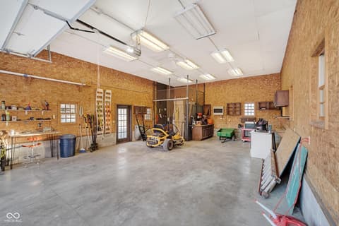 Barn — 2594 E Traction Road, Crawfordsville, IN