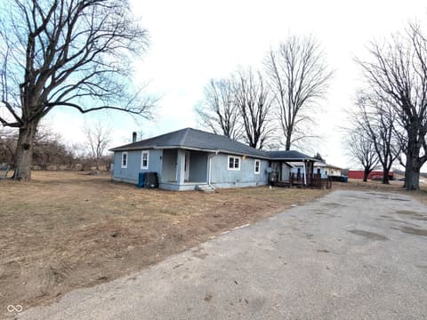 Photo of 8249 Lake Road, Indianapolis, IN
