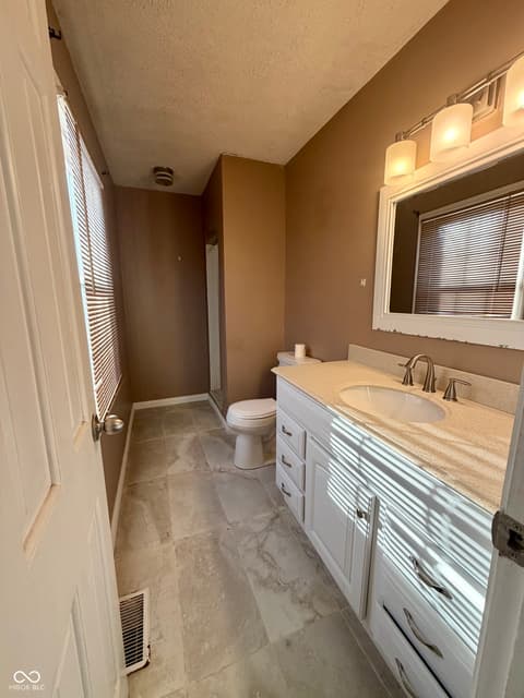Photo of 660 E Bonebrake Road, Veedersburg, IN
