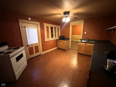 Photo of 302 E Washington Street, Waynetown, IN