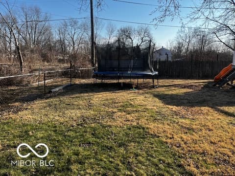 Yard at 887 S Auburn Street, Indianapolis, IN