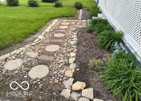 Yard at 887 S Auburn Street, Indianapolis, IN