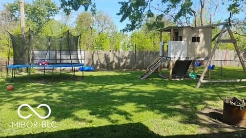 Yard at 887 S Auburn Street, Indianapolis, IN
