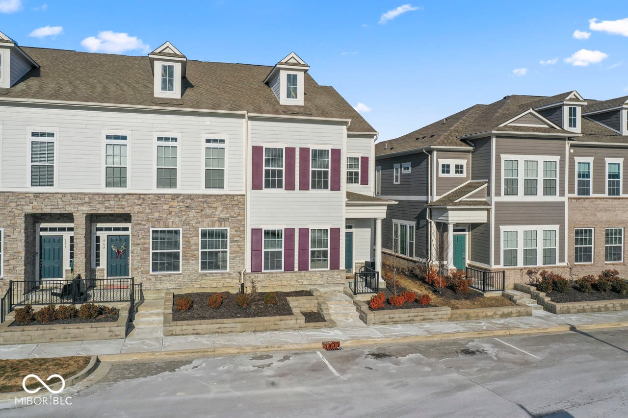 Aerial view at 672 Lagerfield Drive, Carmel, IN
