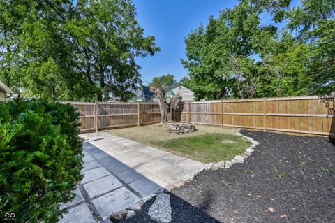 Photo of 8060 Castle Farms Court, Indianapolis, IN