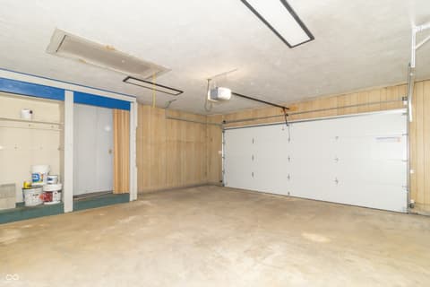 Garage at 1127 Hickory Lane, New Castle, IN