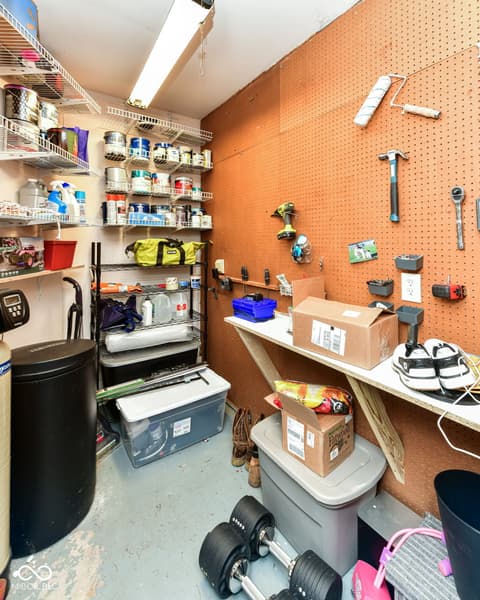 Photo of 6817 W Forest Brook Drive, Fountaintown, IN