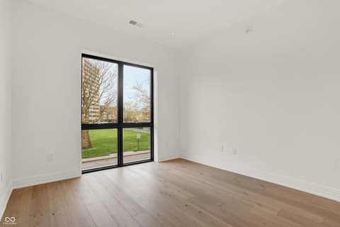 Photo of 877 N East Street, Indianapolis, IN