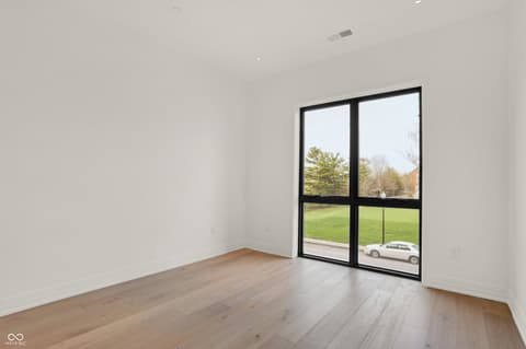 Photo of 877 N East Street, Indianapolis, IN