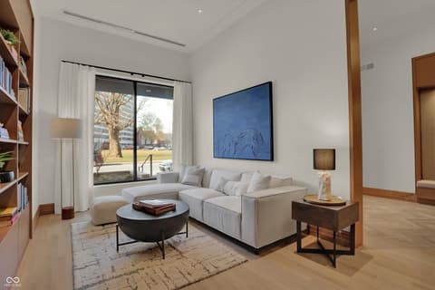 Photo of 877 N East Street, Indianapolis, IN