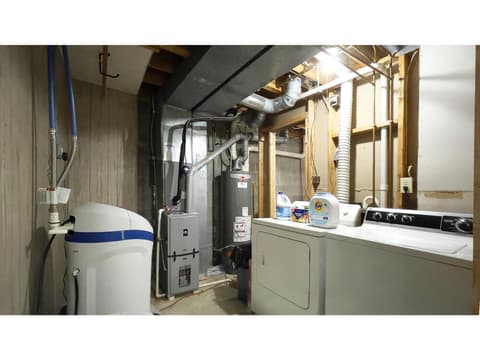 Laundry room at 11538 Eden Ridge Court, Indianapolis, IN