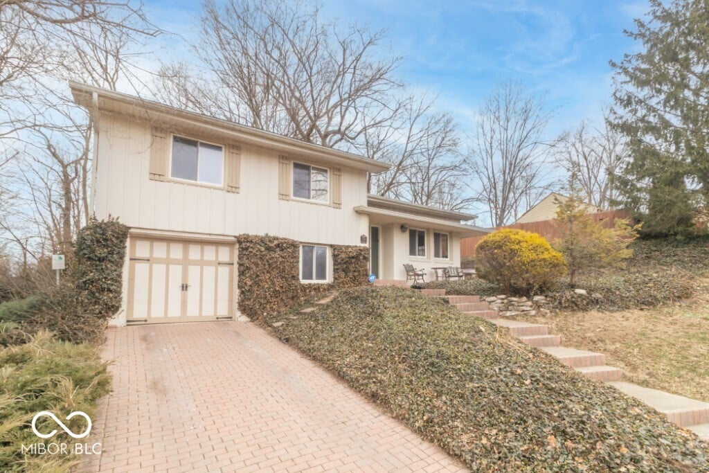 Photo of 520 Hawthorn Road, New Castle, IN
