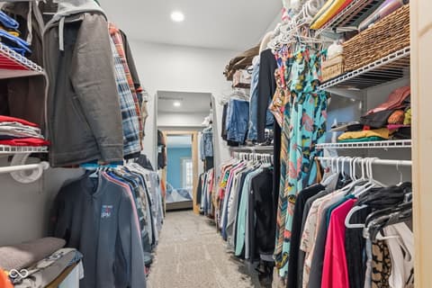 Walk In Closets — 8277 E Lake Shore Drive, Rockville, IN