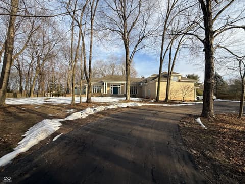 8660 Hunt Club Road