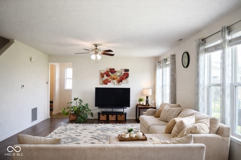 Photo of 1922 Lakecrest Drive, Columbus, IN