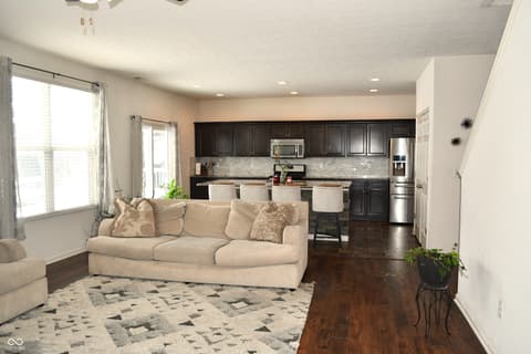 Photo of 1922 Lakecrest Drive, Columbus, IN