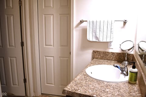 Photo of 1922 Lakecrest Drive, Columbus, IN