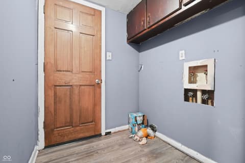 Laundry room at 5429 Gambel Road, Indianapolis, IN