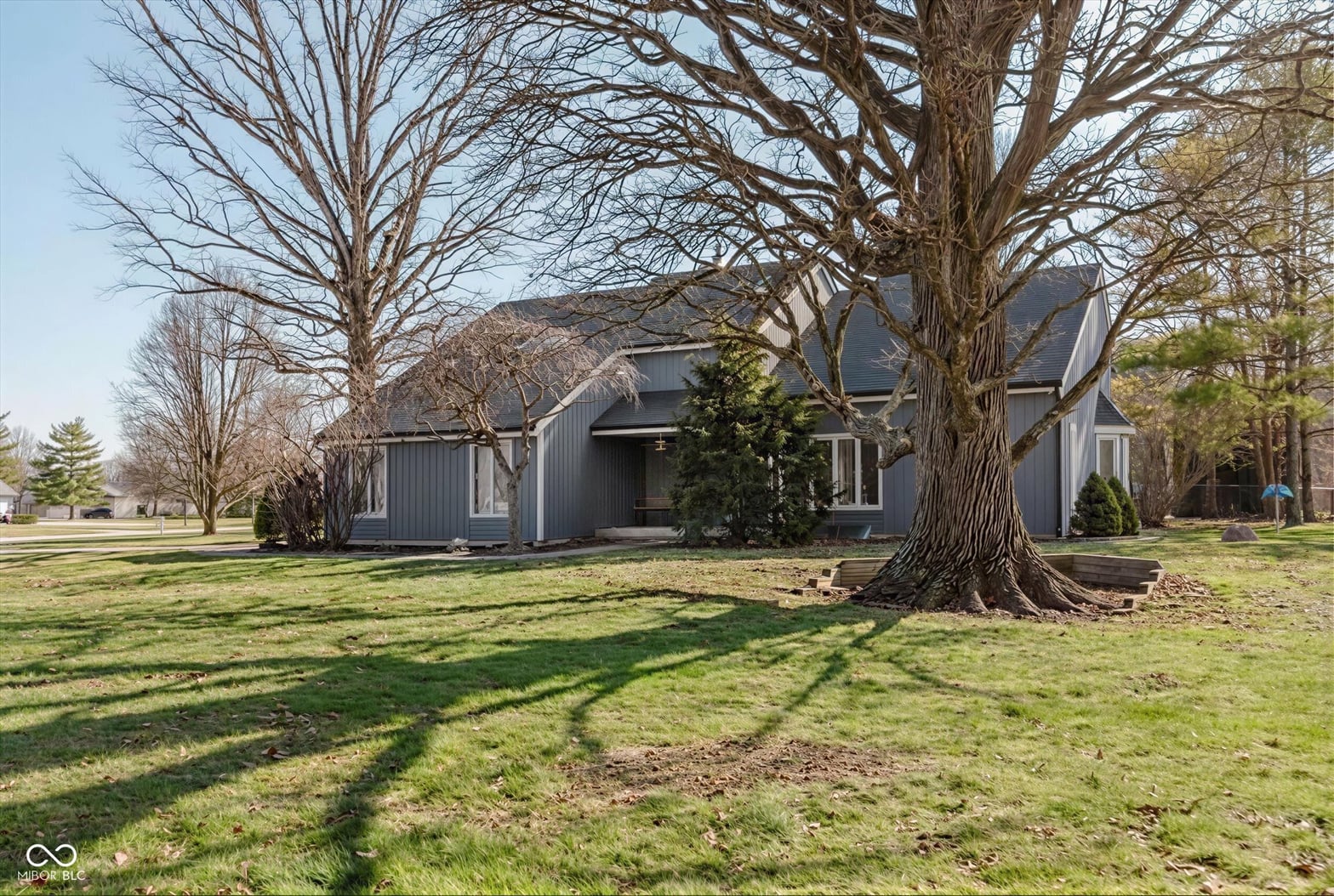 Photo of 2020 S Oakwood Drive, New Palestine, IN