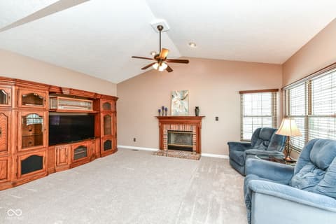 Family room at 13190 Knollwood Place, Fishers, IN