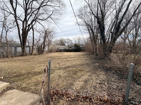 Yard at 2720 Seminole Court, Anderson, IN