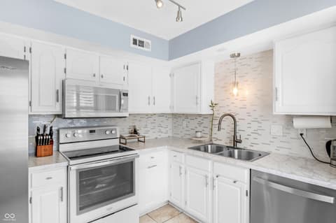 Photo of 11004 Oakridge Drive, Fishers, IN