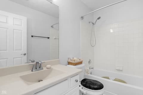Photo of 11004 Oakridge Drive, Fishers, IN