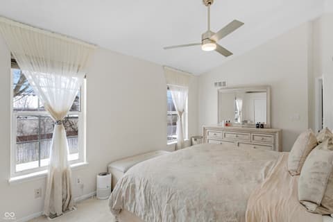 Photo of 11004 Oakridge Drive, Fishers, IN