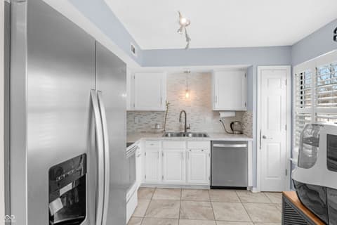 Photo of 11004 Oakridge Drive, Fishers, IN