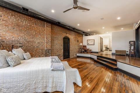 Photo of 647 E 11th Street, Indianapolis, IN