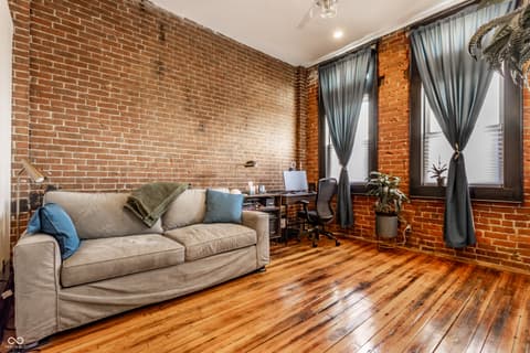 Photo of 647 E 11th Street, Indianapolis, IN