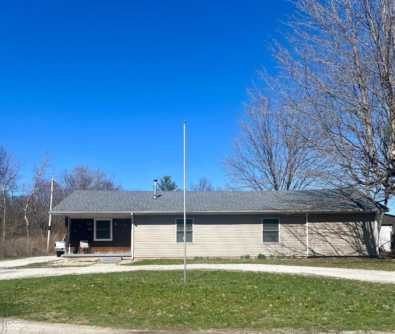 Front exterior at 2976 W Rose Hill Lane, Rosedale, IN