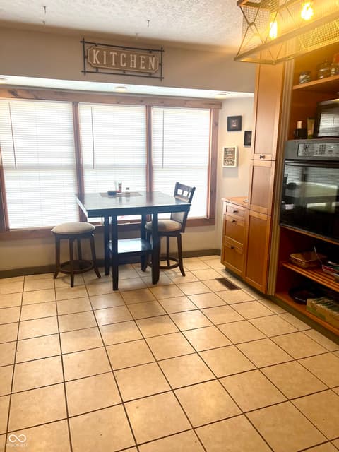 Dining room at 2976 W Rose Hill Lane, Rosedale, IN