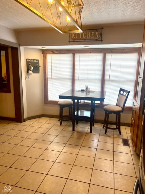 Dining room at 2976 W Rose Hill Lane, Rosedale, IN