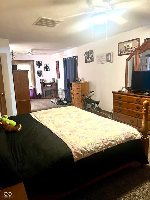 Bedroom at 2976 W Rose Hill Lane, Rosedale, IN