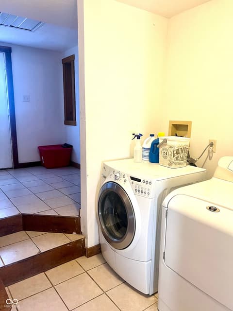 Laundry room at 2976 W Rose Hill Lane, Rosedale, IN