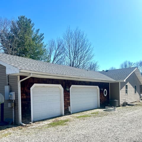 Garage at 2976 W Rose Hill Lane, Rosedale, IN