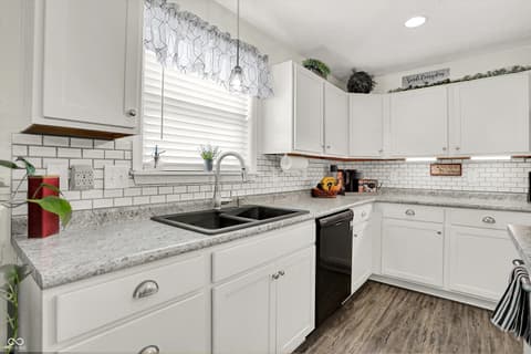 Photo of 2061 Beacon Court, Columbus, IN
