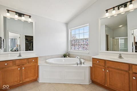 Primary bathroom at 6055 Catlin Lane, Noblesville, IN