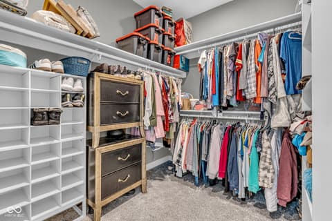 Walk In Closets — 12449 N Turner Road, Mooresville, IN
