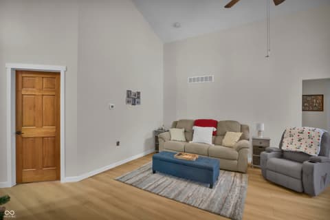 Photo of 1405 E County Road 100 S, North Vernon, IN