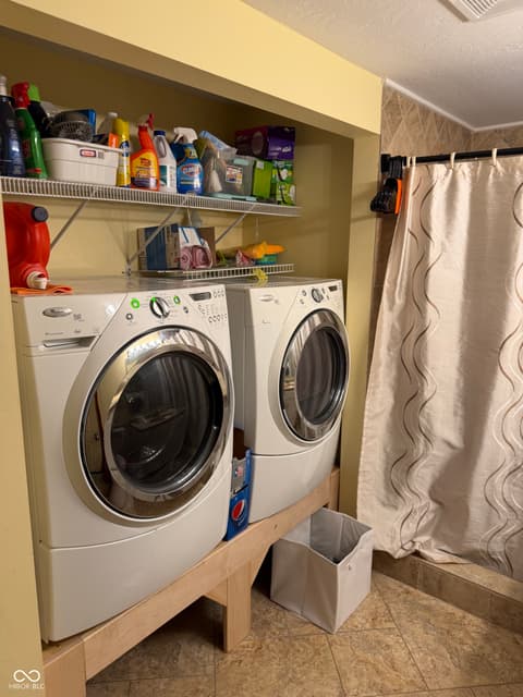 Laundry room at 5830 N Mason Lane, Martinsville, IN