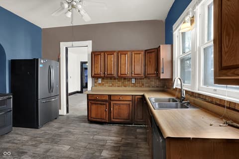 Photo of 614 E Main Street, Greenfield, IN