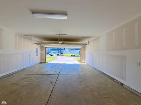 Garage at 811 Daisy Street, Greenwood, IN