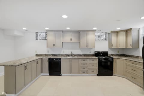 Photo of 8602 Frontgate Lane, Indianapolis, IN