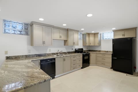 Photo of 8602 Frontgate Lane, Indianapolis, IN