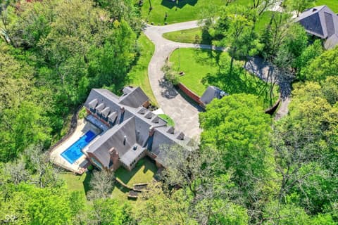 Photo of 8602 Frontgate Lane, Indianapolis, IN